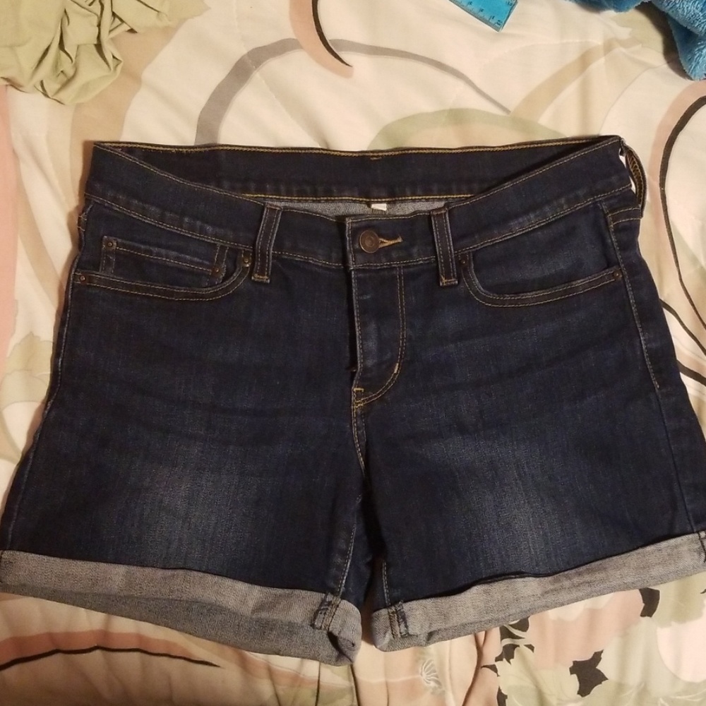 Levi's Mid Rise shorts